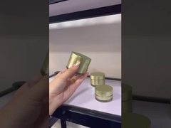 On peut utiliser une bouteille de crème de paroi en PET doré avec un procédé de galvanoplastie de 50 ml/30 ml/15 ml